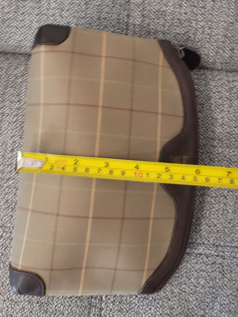 Vintage Burberry Tan Plaid Canvas Toiletry Pouch with Brown Leather Trim - Picture 4 of 7